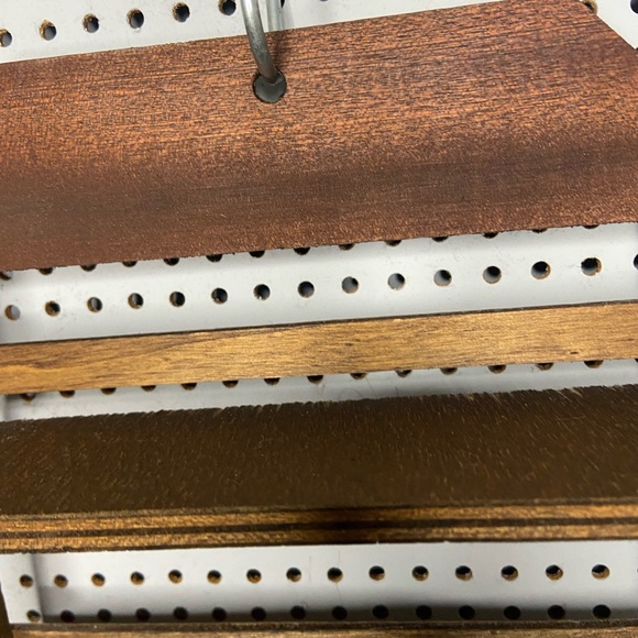 Shelf - Picture 2 of 9